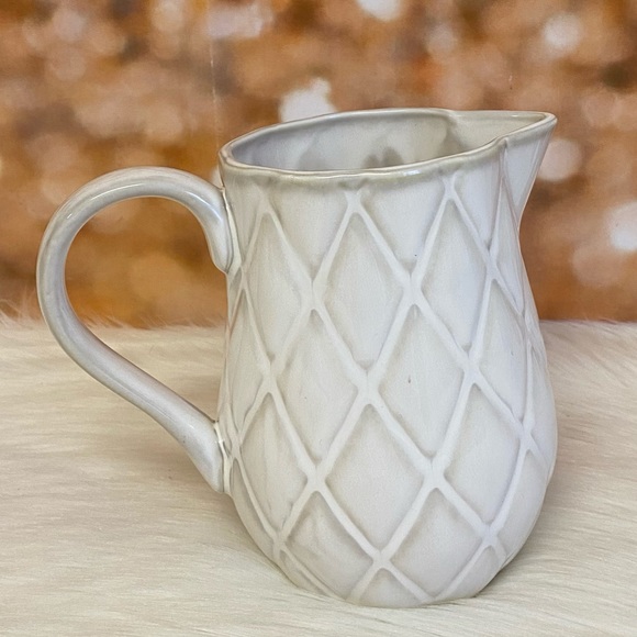 Bread and Butter Cream Geometric Design ￼32 Oz Pitcher - Picture 2 of 6